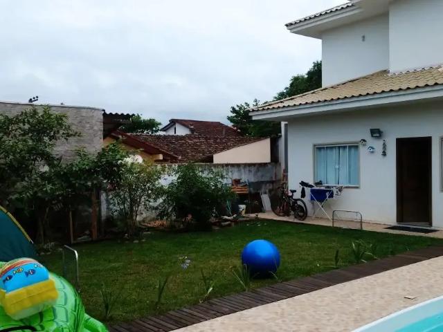 Casa / Sobrado para Venda em Balneário Piçarras/SC Centro 6 Quartos