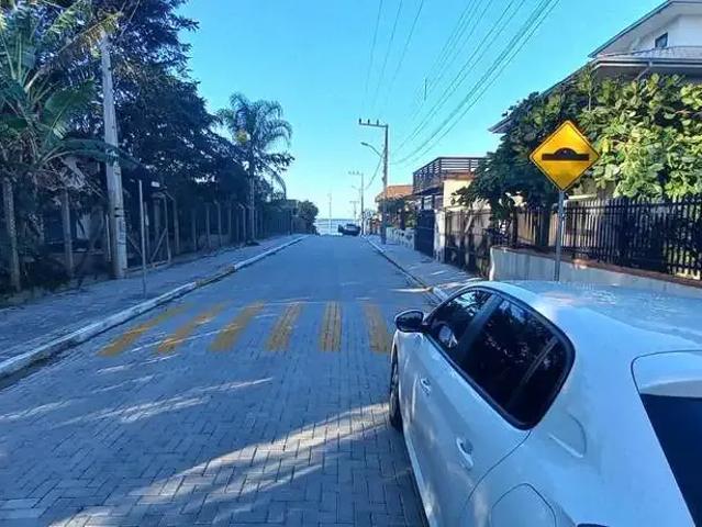 Casa / Sobrado para Venda em Balneário Piçarras/SC Itacolomi 3 Quartos