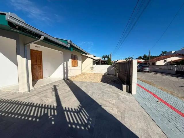 Casa / Sobrado para Venda em Balneário Piçarras/SC Itacolomi 3 Quartos