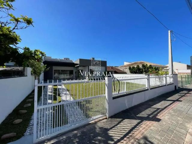 Casa / Sobrado para Venda em Balneário Piçarras/SC Itacolomi 3 Quartos