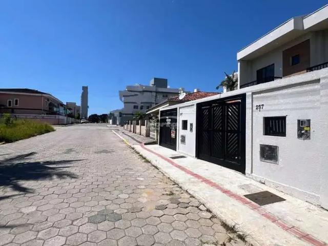 Casa / Sobrado para Venda em Balneário Piçarras/SC Itacolomi 2 Quartos
