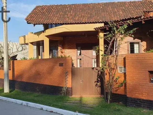 Casa / Sobrado para Venda em Balneário Piçarras/SC Itacolomi 4 Quartos