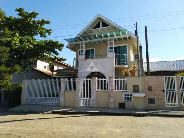 Casa / Sobrado para Venda em Balneário Piçarras/SC Itacolomi 4 Quartos
