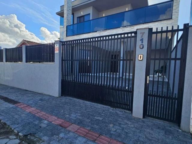 Casa / Sobrado para Venda em Balneário Piçarras/SC Itacolomi 4 Quartos