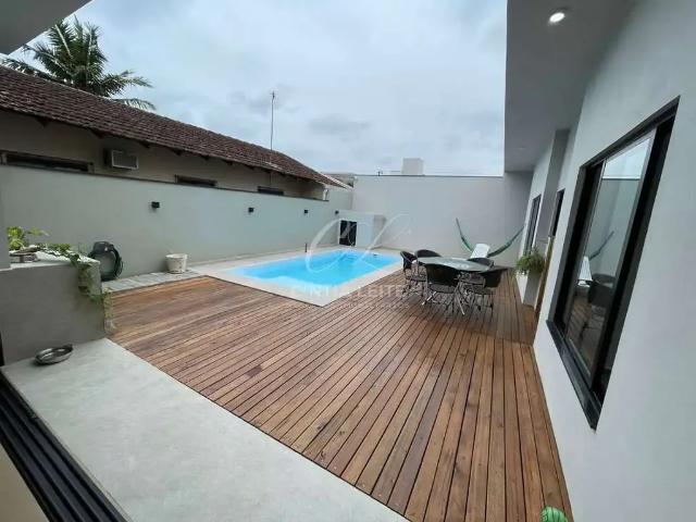 Casa / Sobrado para Venda em Balneário Piçarras/SC Itacolomi 4 Quartos