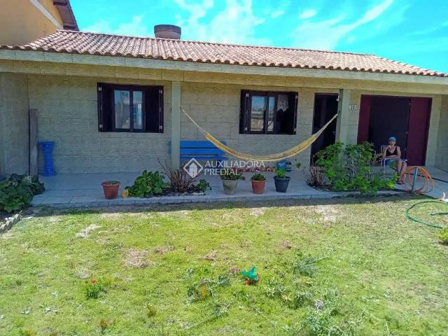 Casa / Sobrado para Venda em Balneário Pinhal/RS Centro 3 Quartos
