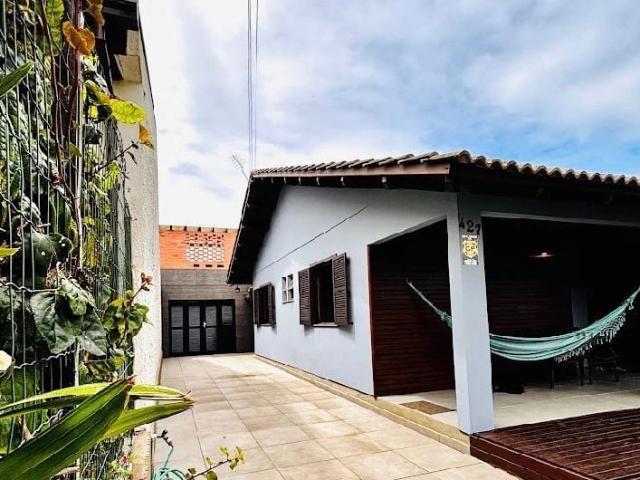 Casa / Sobrado para Venda em Balneário Rincão/SC Zona Sul 3 Quartos