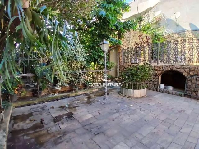 Casa / Sobrado para Venda em Barra Mansa/RJ Centro 4 Quartos