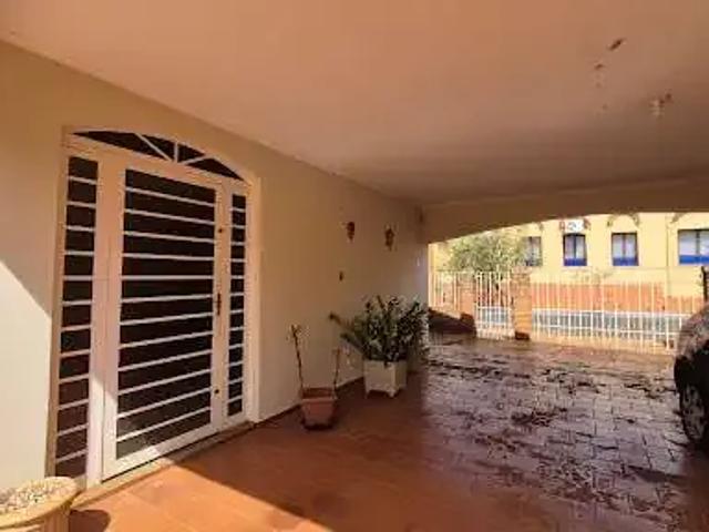 Casa / Sobrado para Venda em Barretos/SP Bom Jesus 4 Quartos