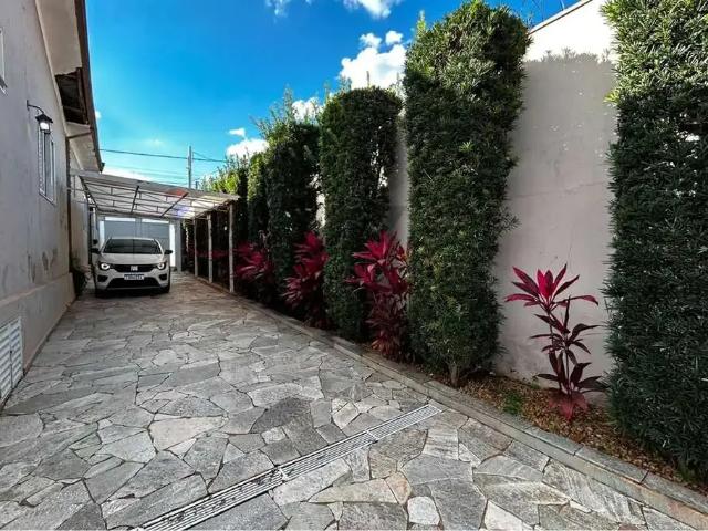 Casa / Sobrado para Venda em Batatais/SP Castelo 5 Quartos