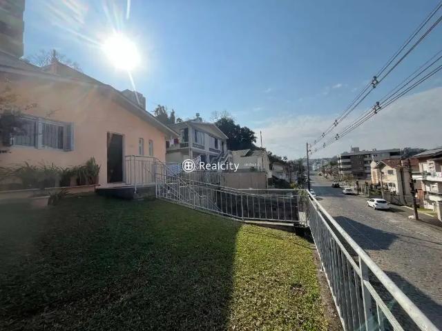 Casa / Sobrado para Venda em Bento Gonçalves/RS Universitário 4 Quartos