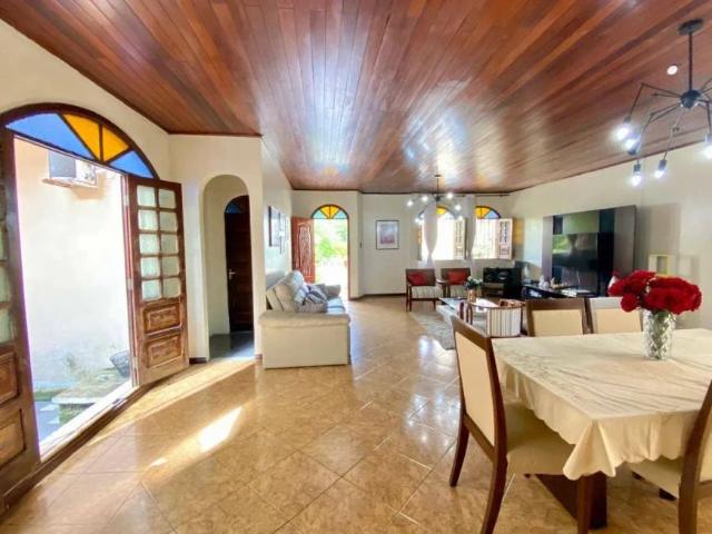Casa / Sobrado para Venda em Belém/PA Marco 4 Quartos