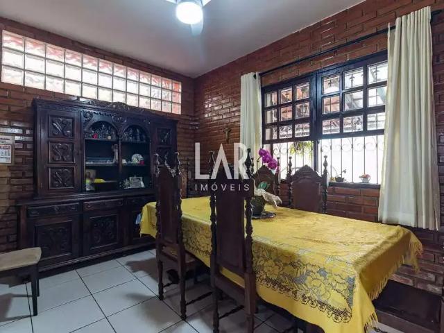Casa / Sobrado para Venda em Belo Horizonte/MG Nova Floresta 5 Quartos