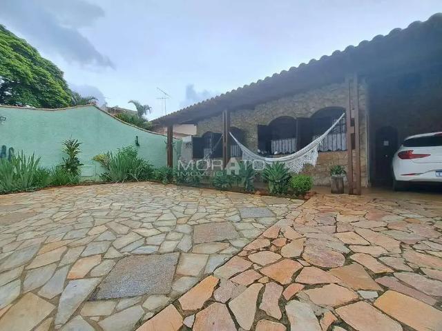 Casa / Sobrado para Venda em Belo Horizonte/MG Ouro Preto 3 Quartos