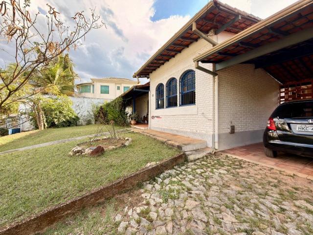 Casa / Sobrado para Venda em Belo Horizonte/MG Bandeirantes Pampulha 5 Quartos