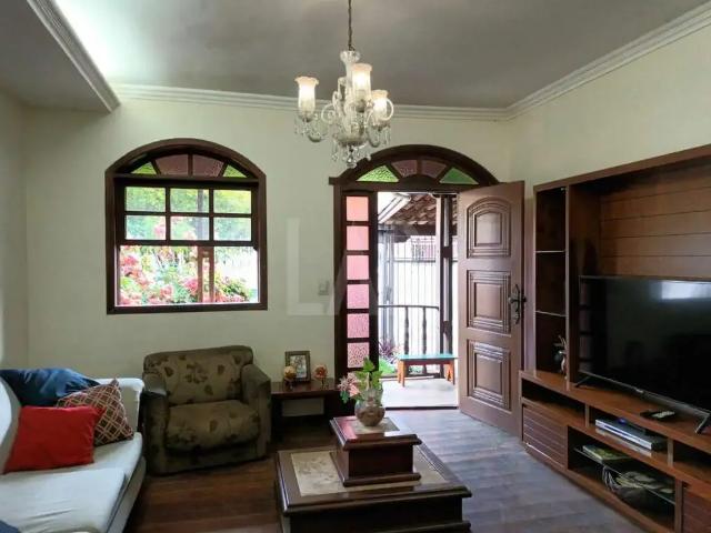 Casa / Sobrado para Venda em Belo Horizonte/MG Califórnia 3 Quartos