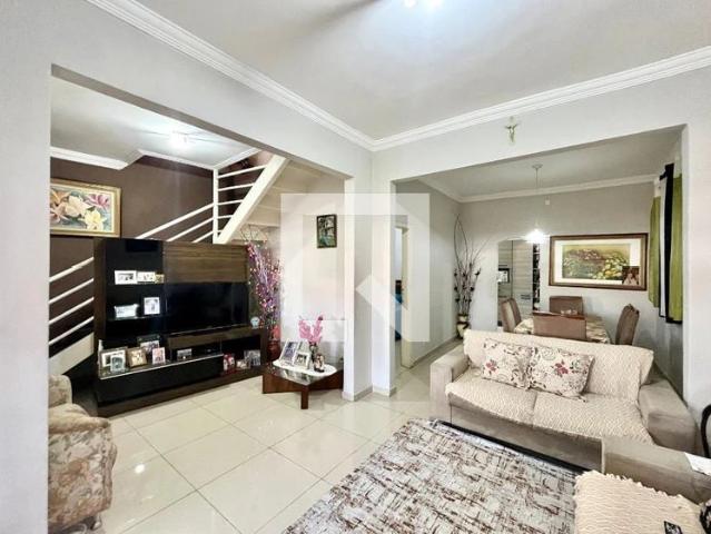 Casa / Sobrado para Venda em Belo Horizonte/MG Califórnia 4 Quartos