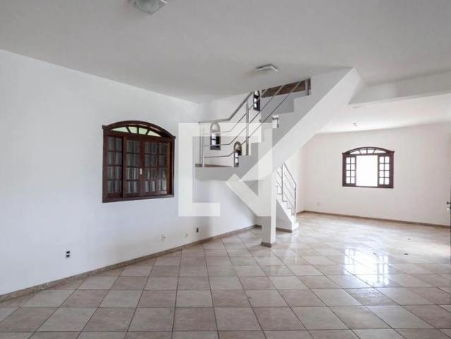 Casa / Sobrado para Venda em Belo Horizonte/MG Califórnia 5 Quartos