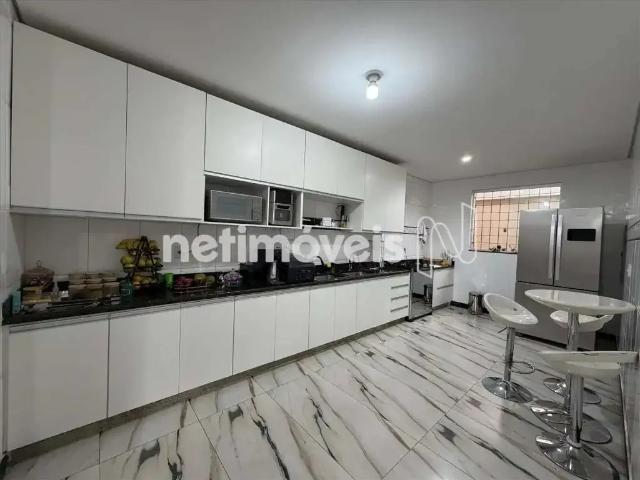 Casa / Sobrado para Venda em Belo Horizonte/MG Castelo 4 Quartos