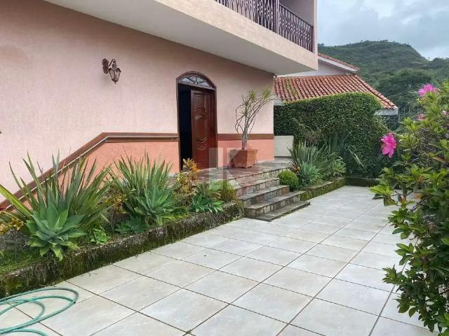 Casa / Sobrado para Venda em Belo Horizonte/MG Comiteco 5 Quartos