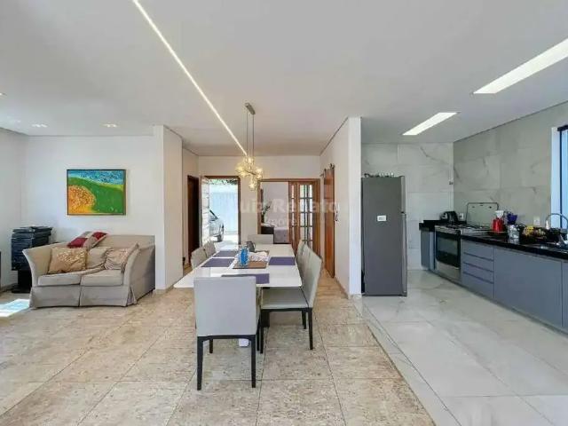 Casa / Sobrado para Venda em Belo Horizonte/MG Fernão Dias 5 Quartos
