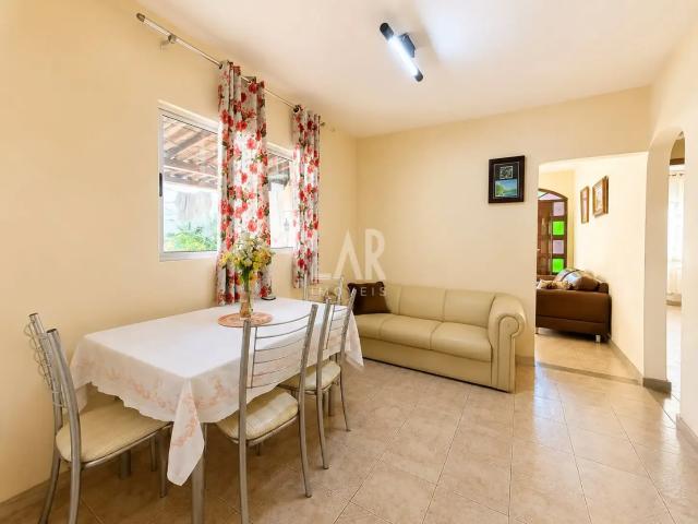 Casa / Sobrado para Venda em Belo Horizonte/MG Itapoã 3 Quartos