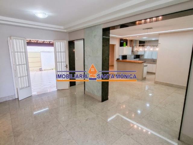 Casa / Sobrado para Venda em Belo Horizonte/MG Itapoã 4 Quartos