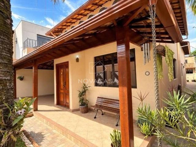 Casa / Sobrado para Venda em Belo Horizonte/MG Itapoã 4 Quartos