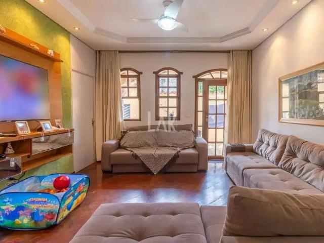 Casa / Sobrado para Venda em Belo Horizonte/MG João Pinheiro 4 Quartos