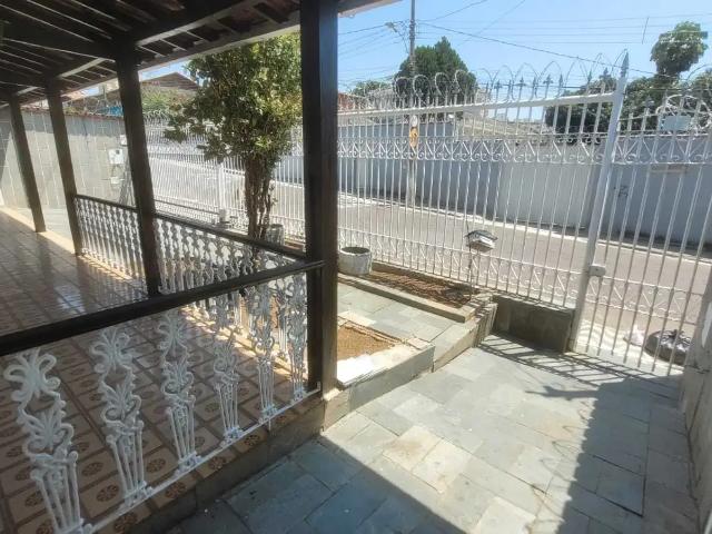 Casa / Sobrado para Venda em Belo Horizonte/MG João Pinheiro 5 Quartos
