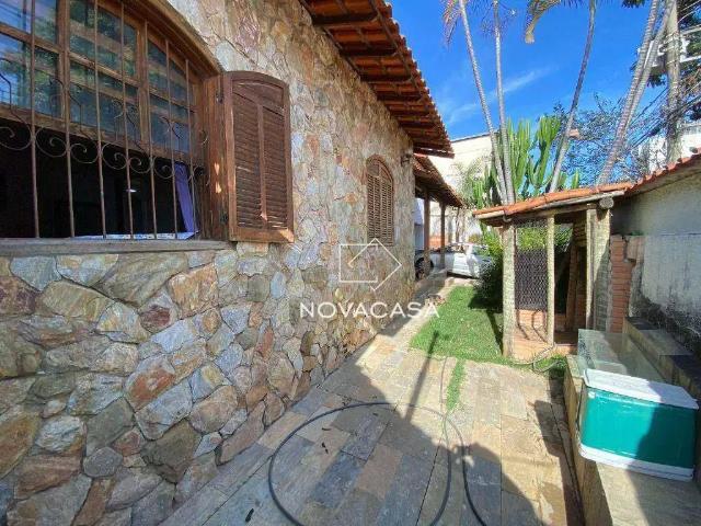 Casa / Sobrado para Venda em Belo Horizonte/MG Planalto 4 Quartos