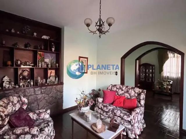 Casa / Sobrado para Venda em Belo Horizonte/MG Planalto 5 Quartos
