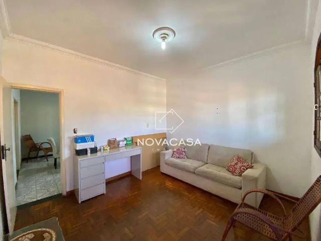Casa / Sobrado para Venda em Belo Horizonte/MG São João Batista 3 Quartos