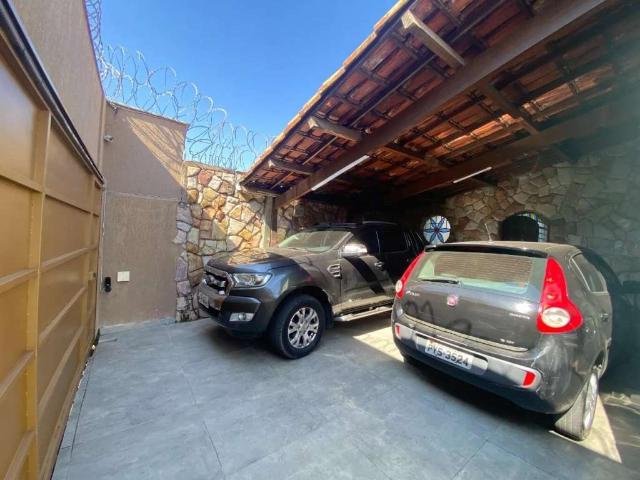 Casa / Sobrado para Venda em Belo Horizonte/MG São João Batista 4 Quartos