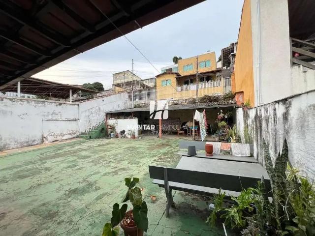 Casa / Sobrado para Venda em Belo Horizonte/MG São João Batista 5 Quartos