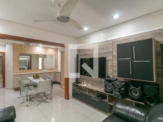 Casa / Sobrado para Venda em Belo Horizonte/MG São João Batista 6 Quartos