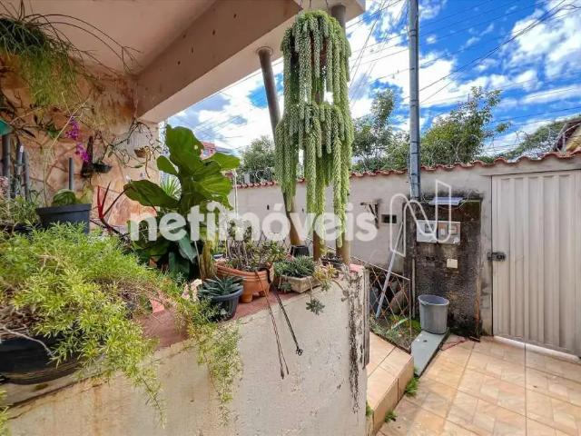 Casa / Sobrado para Venda em Belo Horizonte/MG Sagrada Família 2 Quartos