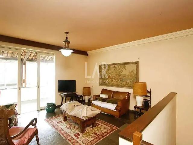 Casa / Sobrado para Venda em Belo Horizonte/MG Santa Lúcia 4 Quartos