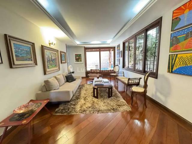 Casa / Sobrado para Venda em Belo Horizonte/MG Santa Lúcia 5 Quartos