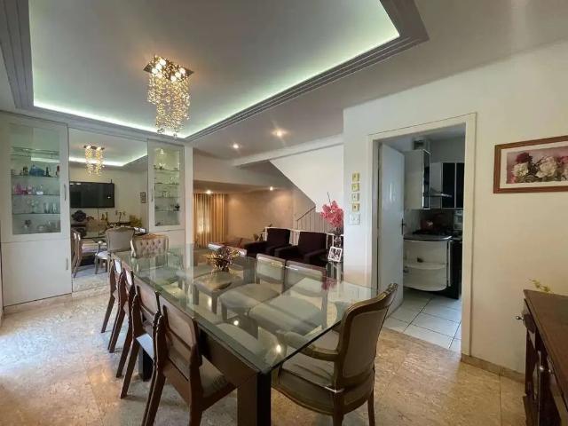 Casa / Sobrado para Venda em Belo Horizonte/MG Santa Lúcia 5 Quartos