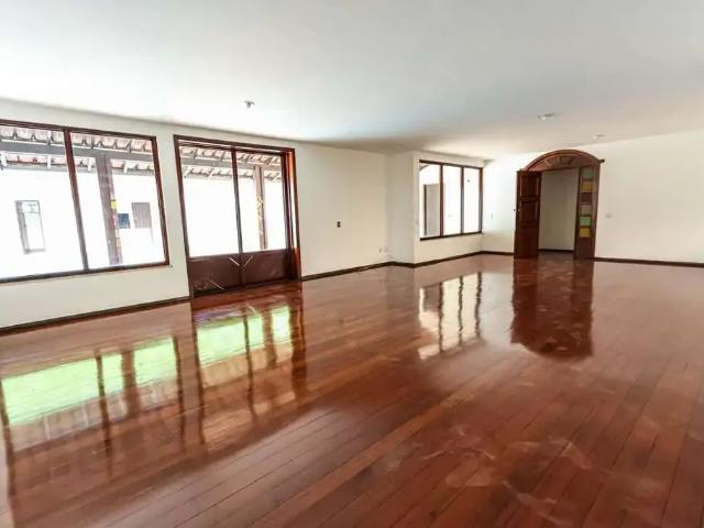 Casa / Sobrado para Venda em Belo Horizonte/MG Santa Lúcia 5 Quartos