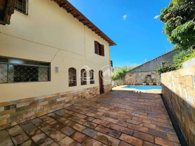 Casa / Sobrado para Venda em Belo Horizonte/MG Santa Lúcia 5 Quartos