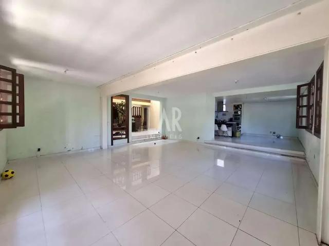 Casa / Sobrado para Venda em Belo Horizonte/MG Santa Lúcia 6 Quartos