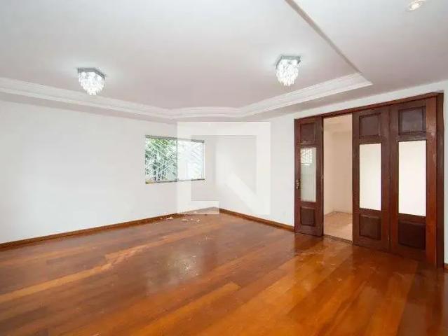Casa / Sobrado para Venda em Belo Horizonte/MG Santa Lúcia 6 Quartos