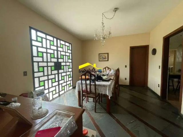 Casa / Sobrado para Venda em Belo Horizonte/MG Santa Lúcia 6 Quartos