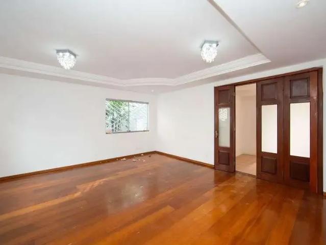 Casa / Sobrado para Venda em Belo Horizonte/MG Santa Lúcia 6 Quartos