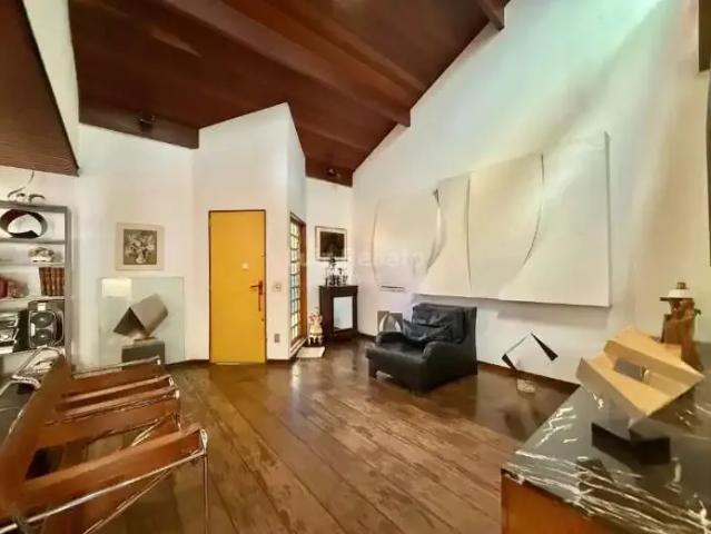 Casa / Sobrado para Venda em Belo Horizonte/MG Serra 4 Quartos