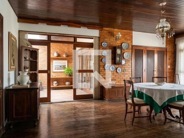 Casa / Sobrado para Venda em Belo Horizonte/MG Serra 5 Quartos