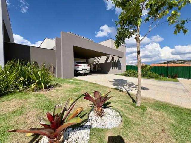 Casa / Sobrado para Venda em Betim/MG Açude 4 Quartos