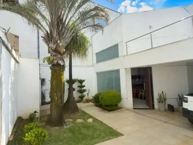 Casa / Sobrado para Venda em Betim/MG Chácara 4 Quartos